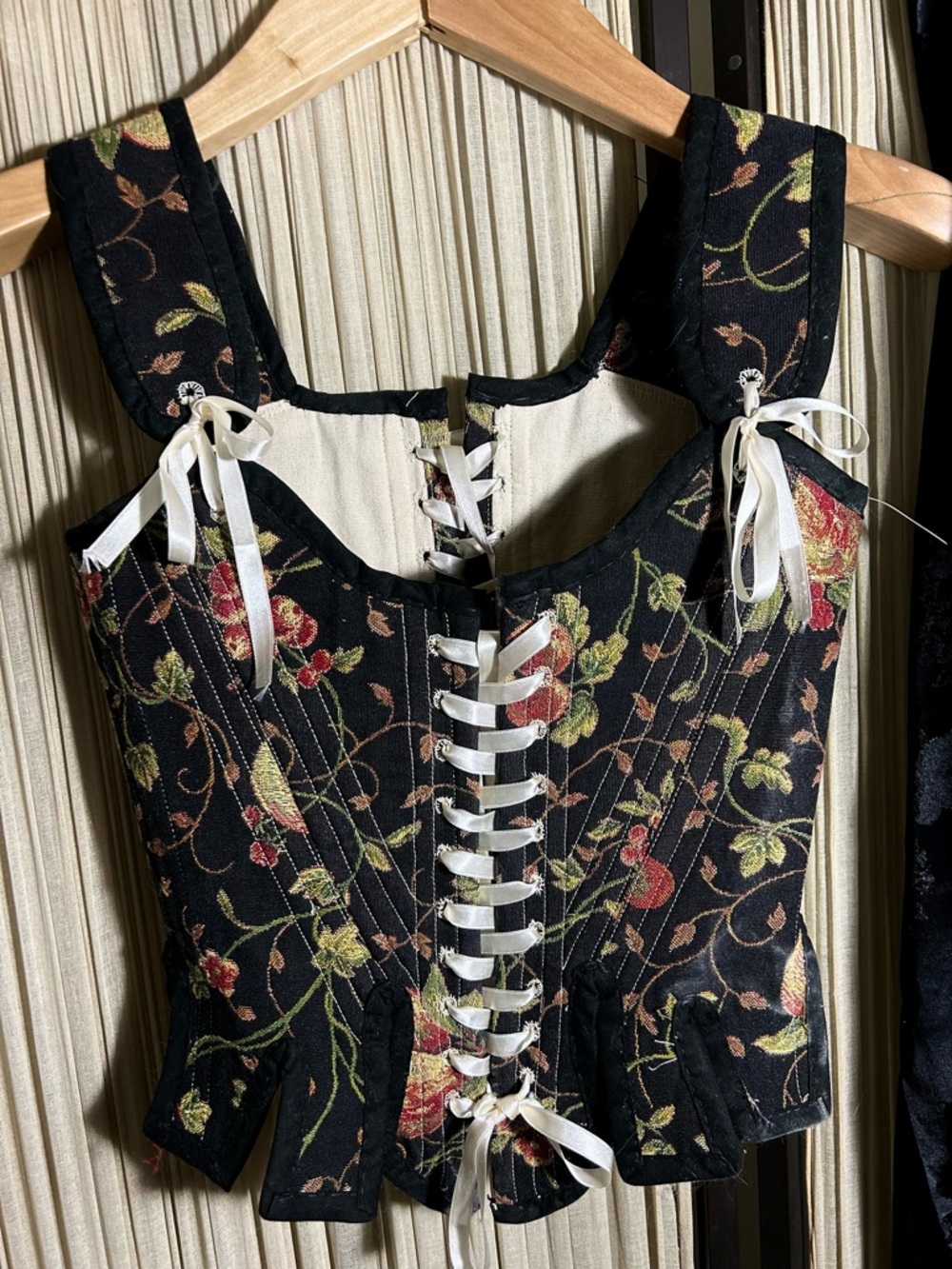 1700’s Front / Back Lace up Stay 🌻😎